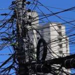 Postes da cidade: Cabos de internet continuam em diversos pontos da cidade